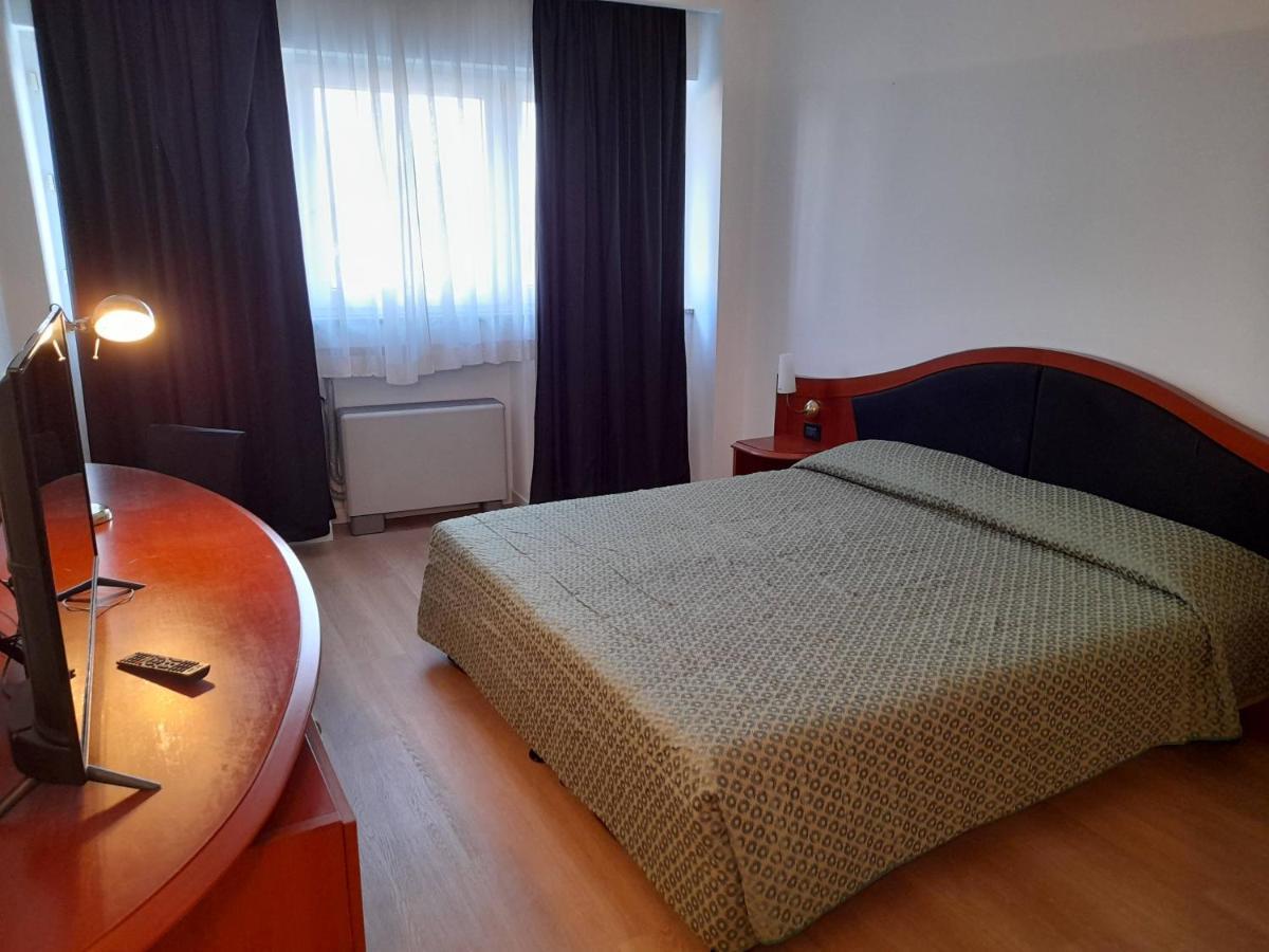 Hotel Donizetti Lallio Bagian luar foto