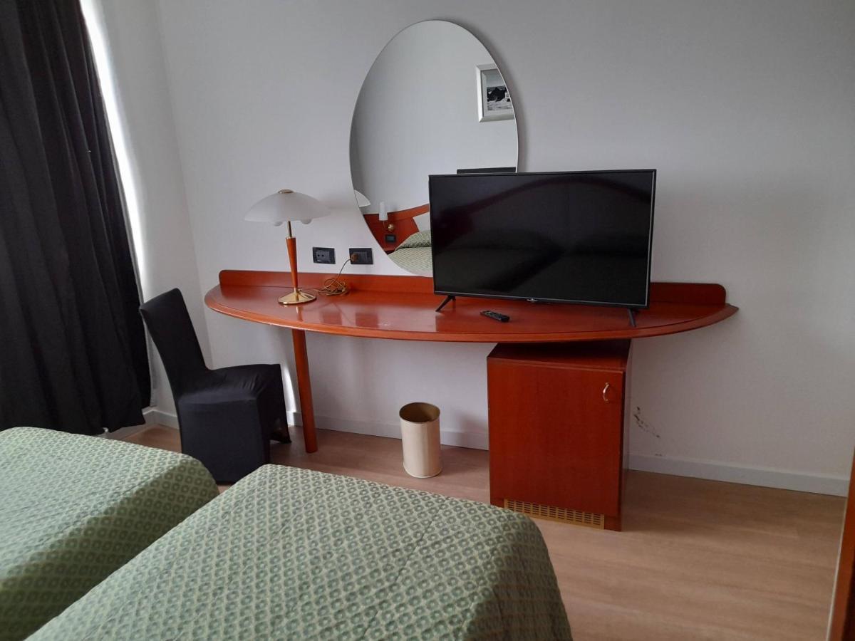 Hotel Donizetti Lallio Bagian luar foto