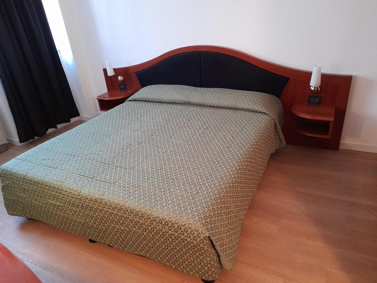 Hotel Donizetti Lallio Bagian luar foto