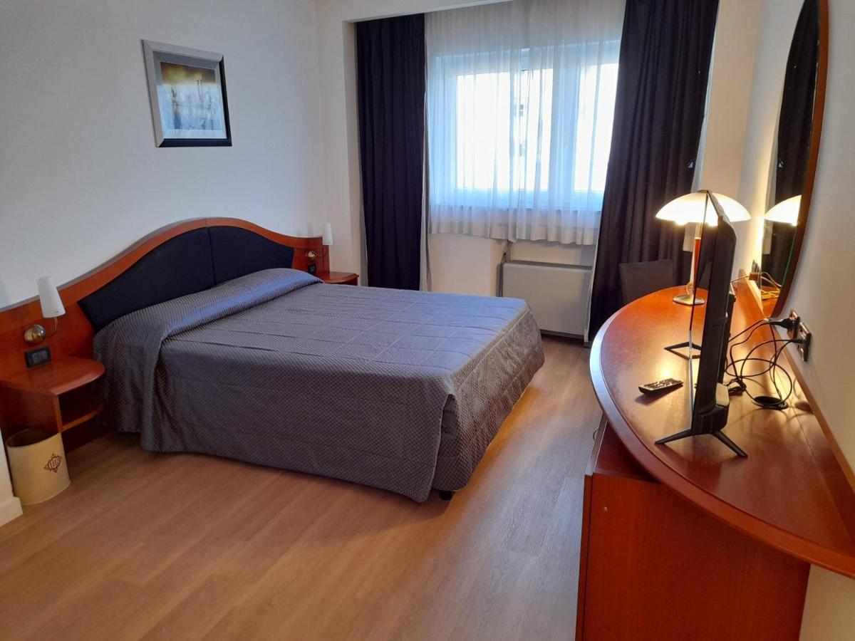 Hotel Donizetti Lallio Bagian luar foto