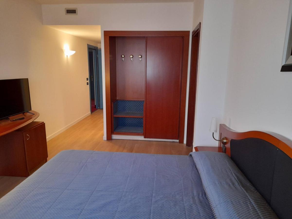 Hotel Donizetti Lallio Bagian luar foto