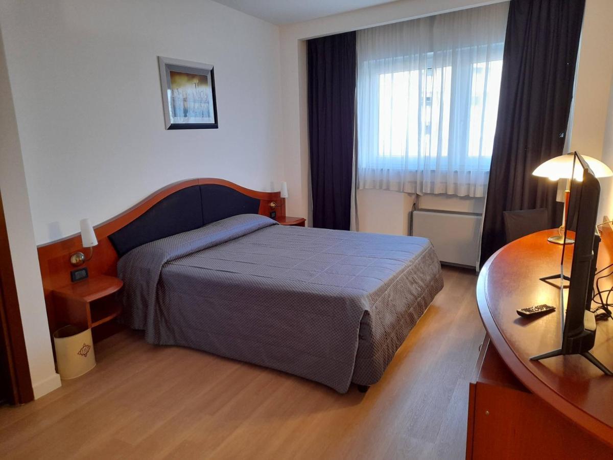 Hotel Donizetti Lallio Bagian luar foto
