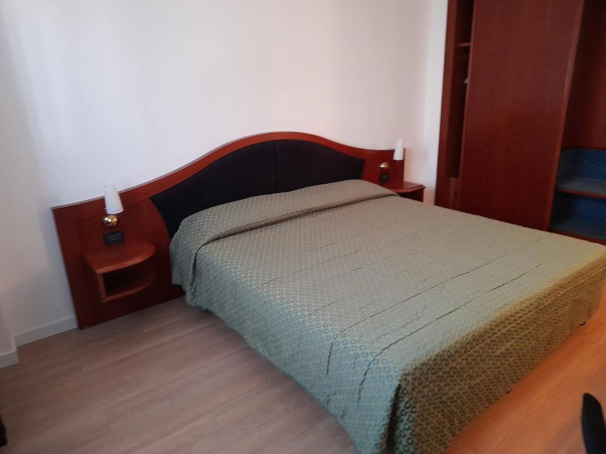 Hotel Donizetti Lallio Bagian luar foto