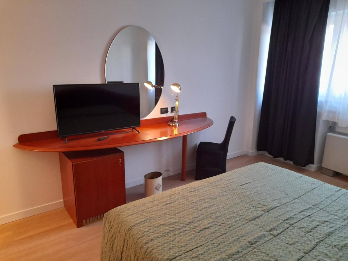 Hotel Donizetti Lallio Bagian luar foto