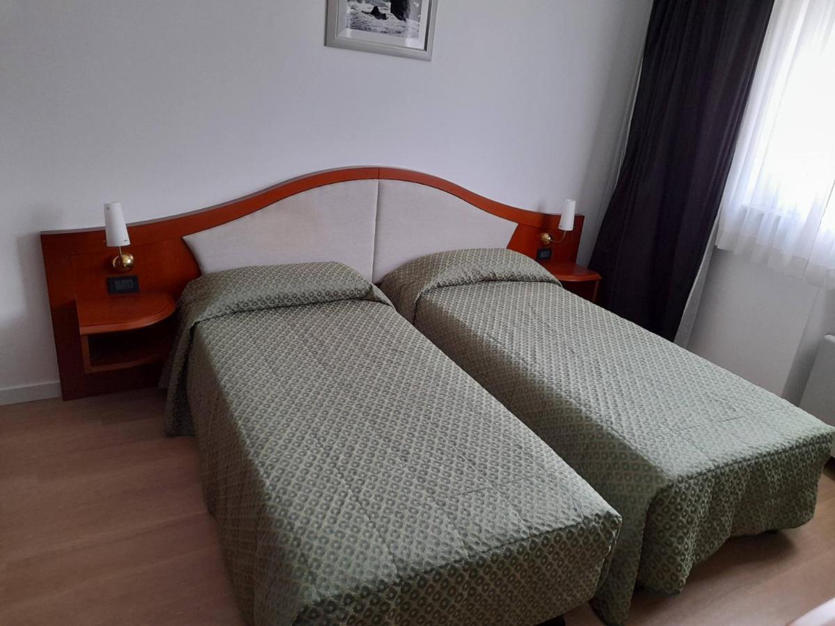 Hotel Donizetti Lallio Bagian luar foto
