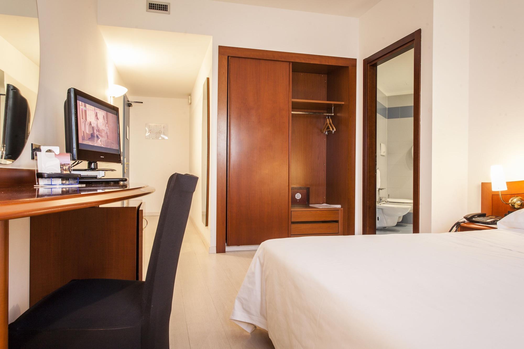 Hotel Donizetti Lallio Bagian luar foto